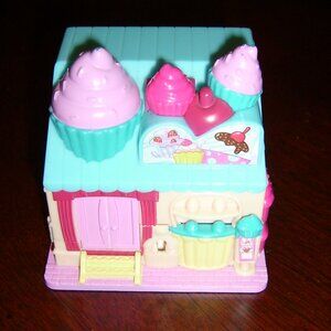 Shopkins Lil' Secrets Shop Playset Surprise Bakery w/ mini doll